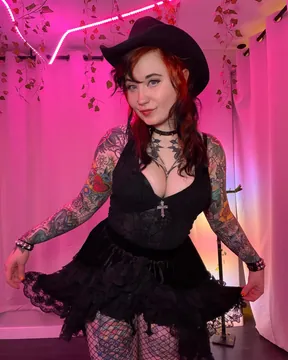 Mistress LainaBearrKnee OnlyFans