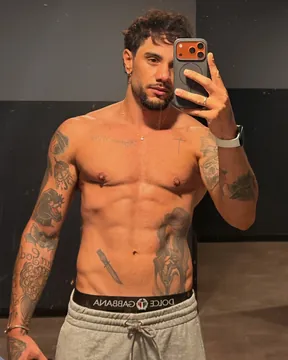 RR의 OnlyFans 프로필 사진